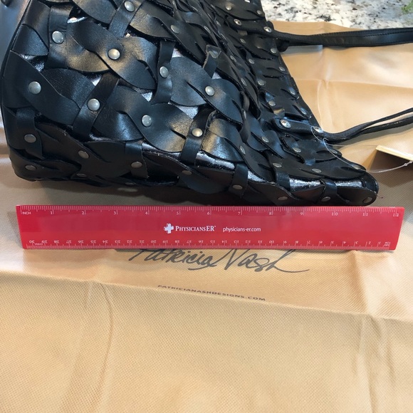 Patricia Nash twisted braid tote in black and silver leather - Picture 4 of 9